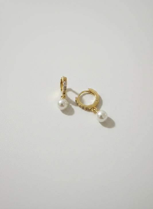 Little Luxe Pearl Huggies