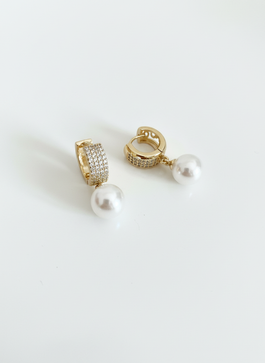 Hidden love Huggies earrings featuring 18ct gold plating and pearl drop with crystal accents.